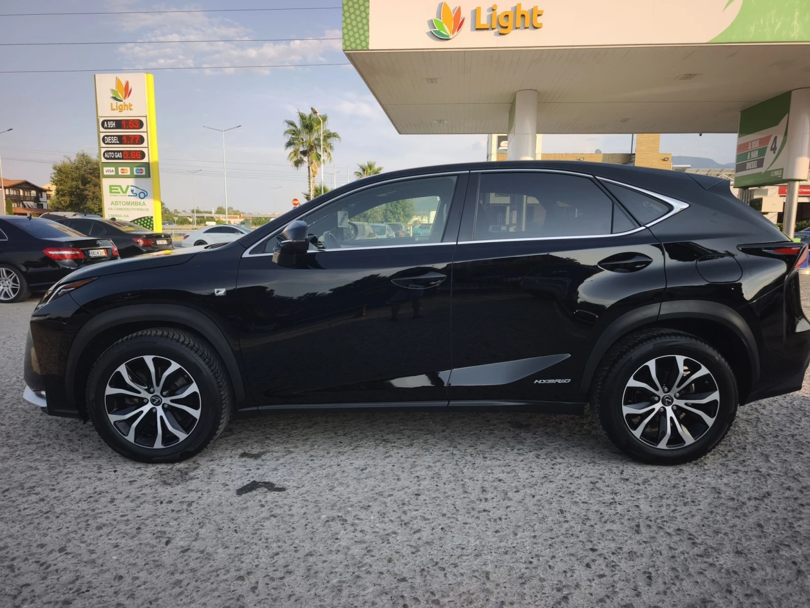 Lexus NX 300h F SPORT 4X4 FULL SERVICE IN LEXUS NEW , снимка 6 - Автомобили и джипове - 54786885