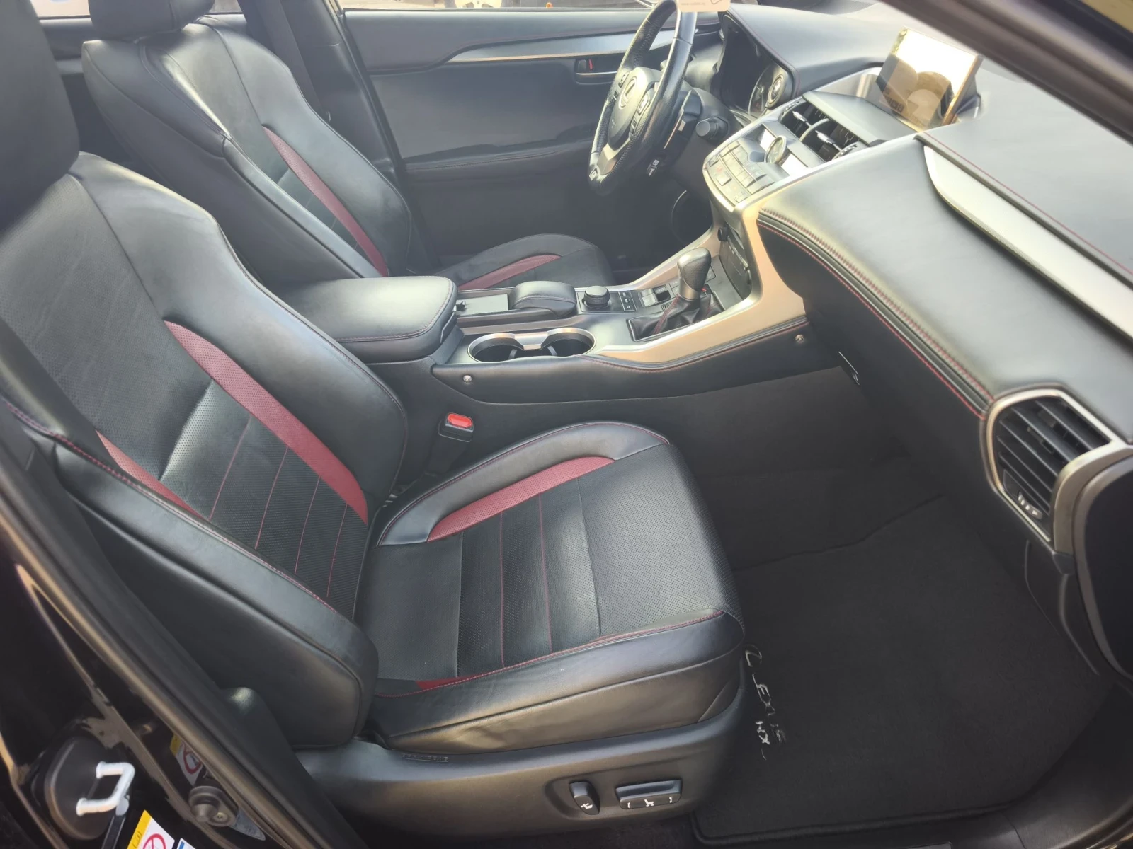 Lexus NX 300h F SPORT 4X4 FULL SERVICE IN LEXUS NEW , снимка 11 - Автомобили и джипове - 54786885