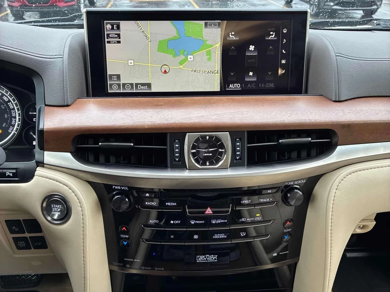 Lexus LX 570 ОБДУХВАНЕ * ПОДГРЕВИ * ПАНО * KEYLESS * CARFAX, снимка 9 - Автомобили и джипове - 54930274