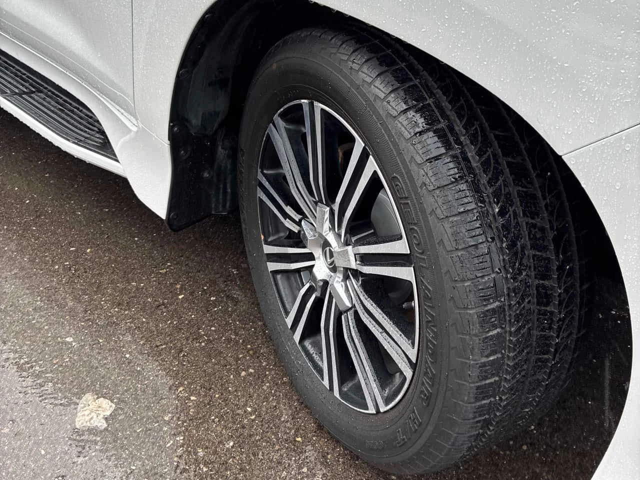 Lexus LX 570 ОБДУХВАНЕ * ПОДГРЕВИ * ПАНО * KEYLESS * CARFAX, снимка 7 - Автомобили и джипове - 54930274