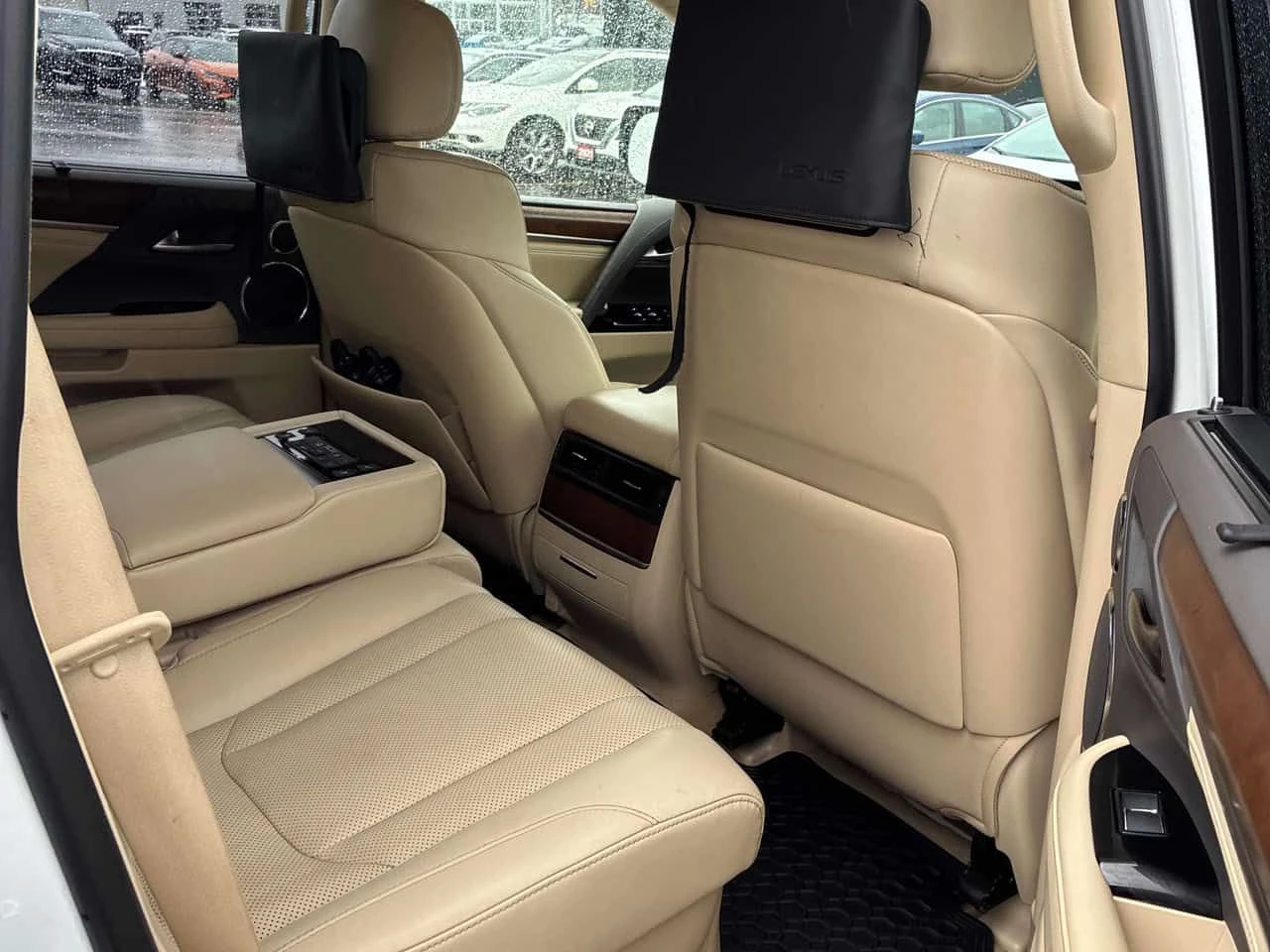 Lexus LX 570 ОБДУХВАНЕ * ПОДГРЕВИ * ПАНО * KEYLESS * CARFAX, снимка 15 - Автомобили и джипове - 54930274