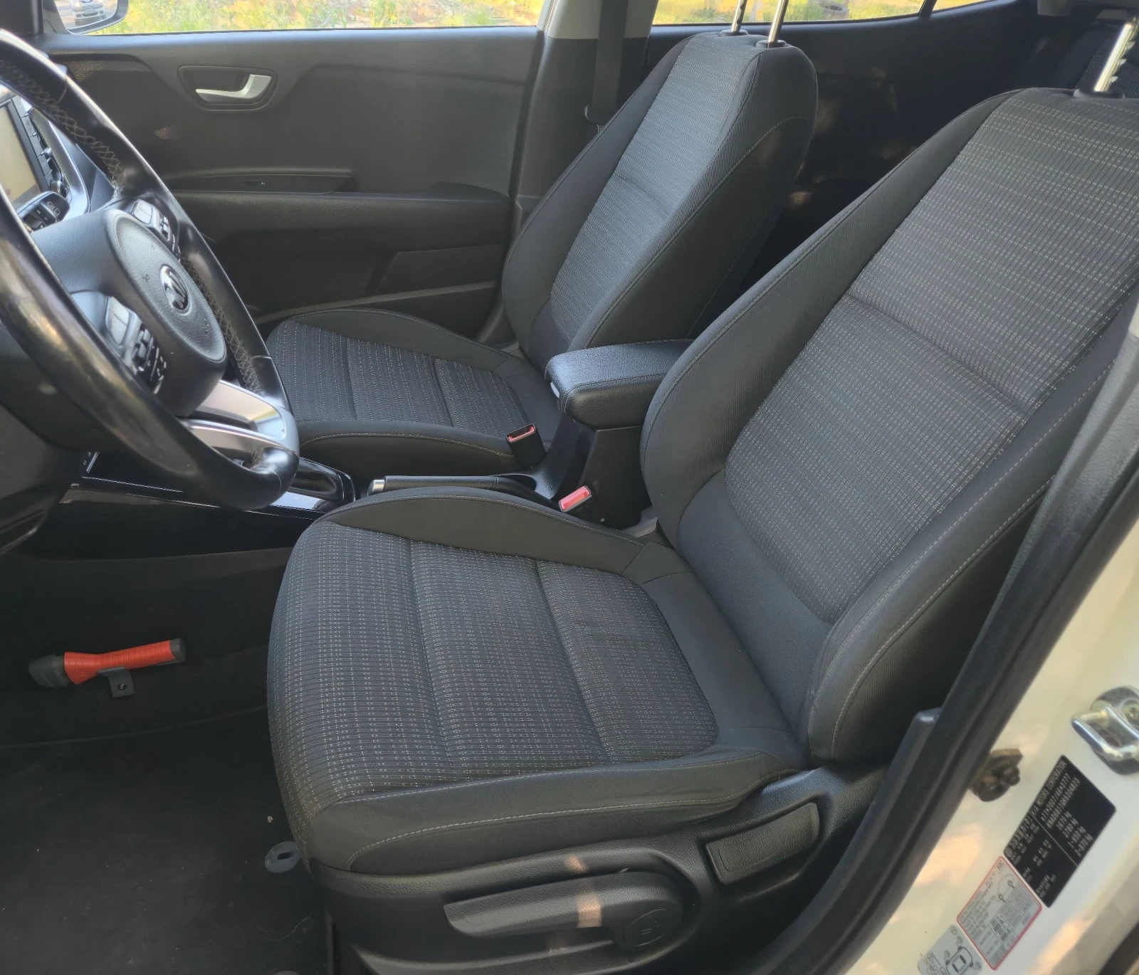 Kia Stonic T GDI 120kc.- NAVI- CARPLAY- WAZE, снимка 10 - Автомобили и джипове - 55005631
