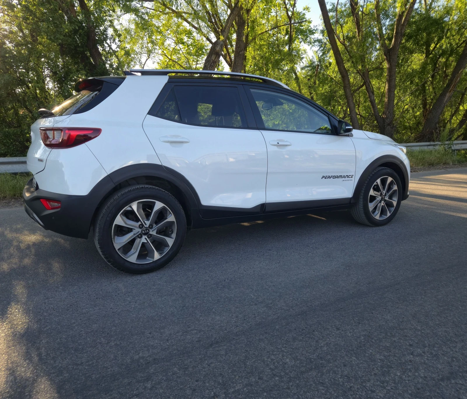 Kia Stonic T GDI 120kc.- NAVI- CARPLAY- WAZE, снимка 2 - Автомобили и джипове - 55005631