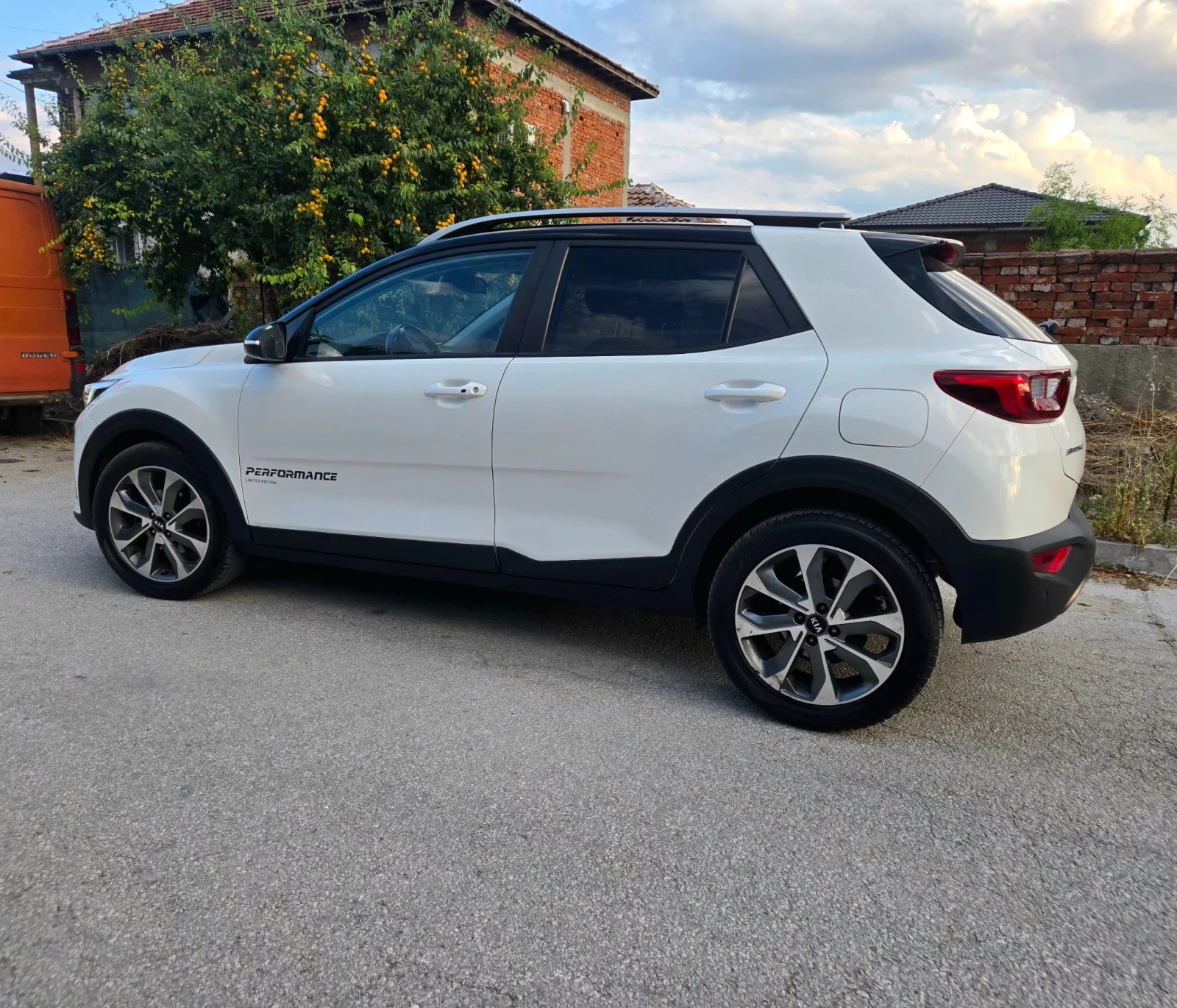 Kia Stonic T GDI 120kc.- NAVI- CARPLAY- WAZE, снимка 5 - Автомобили и джипове - 55369949