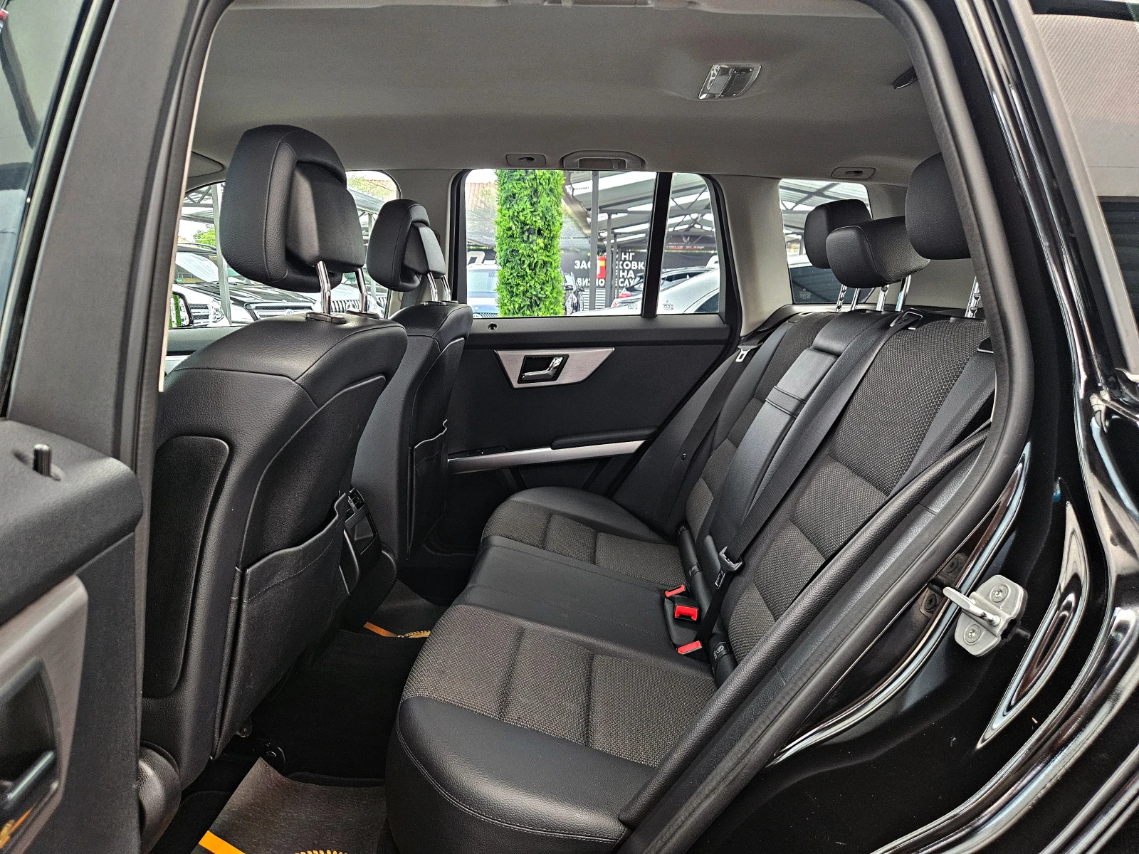 Mercedes-Benz GLK 220CDI/AMG/CAMERA/CAR PLAY/WAZE/AUTO HOLD/LIZING, снимка 16 - Автомобили и джипове - 55128228