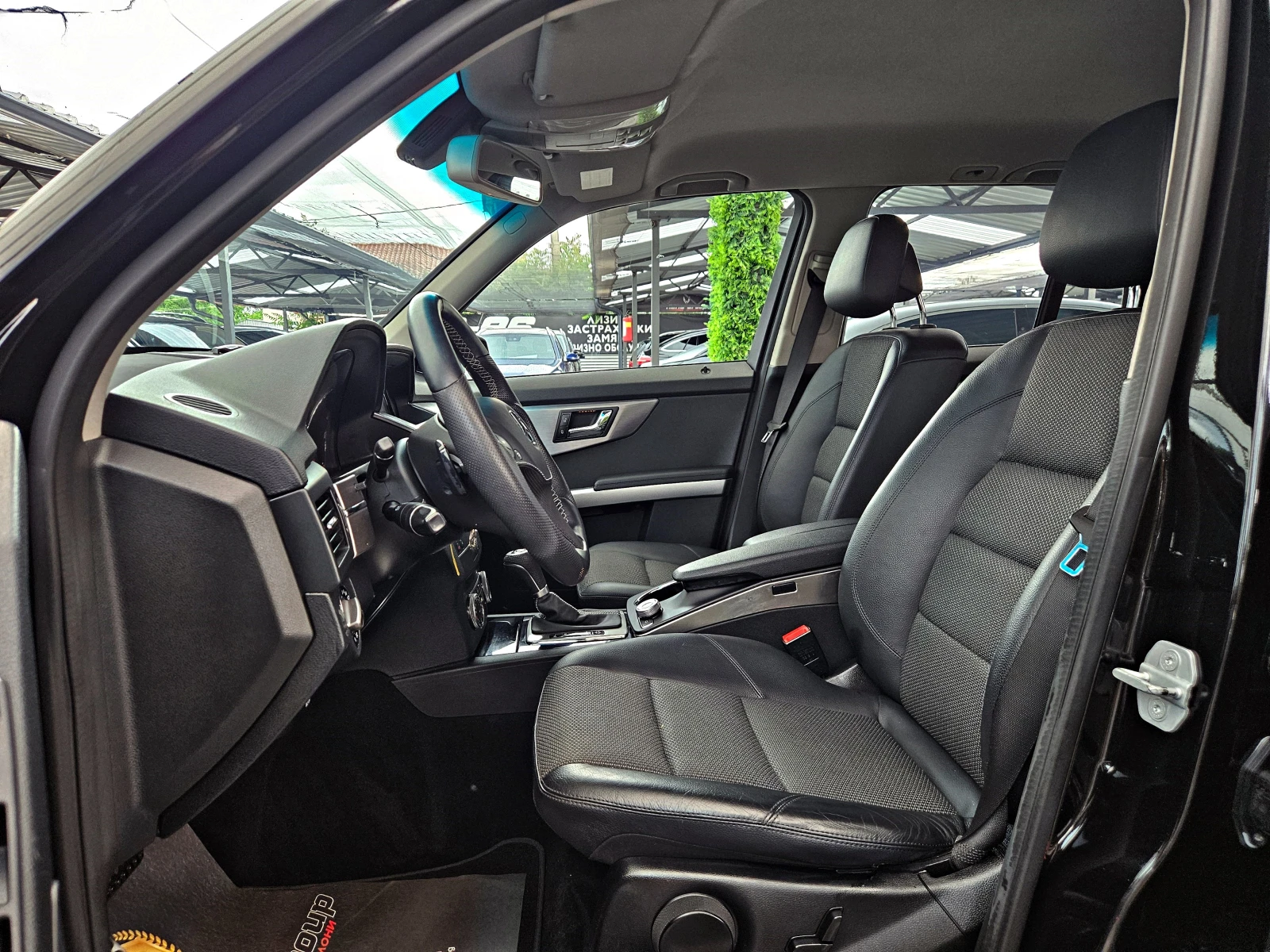 Mercedes-Benz GLK 220CDI/AMG/CAMERA/CAR PLAY/WAZE/AUTO HOLD/LIZING, снимка 15 - Автомобили и джипове - 55128228