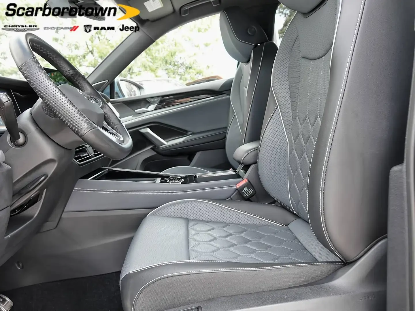 VW Tiguan R-Line | MASSAGE| 360| HEADS UP| ОБДУХВАНЕ, снимка 11 - Автомобили и джипове - 56056538