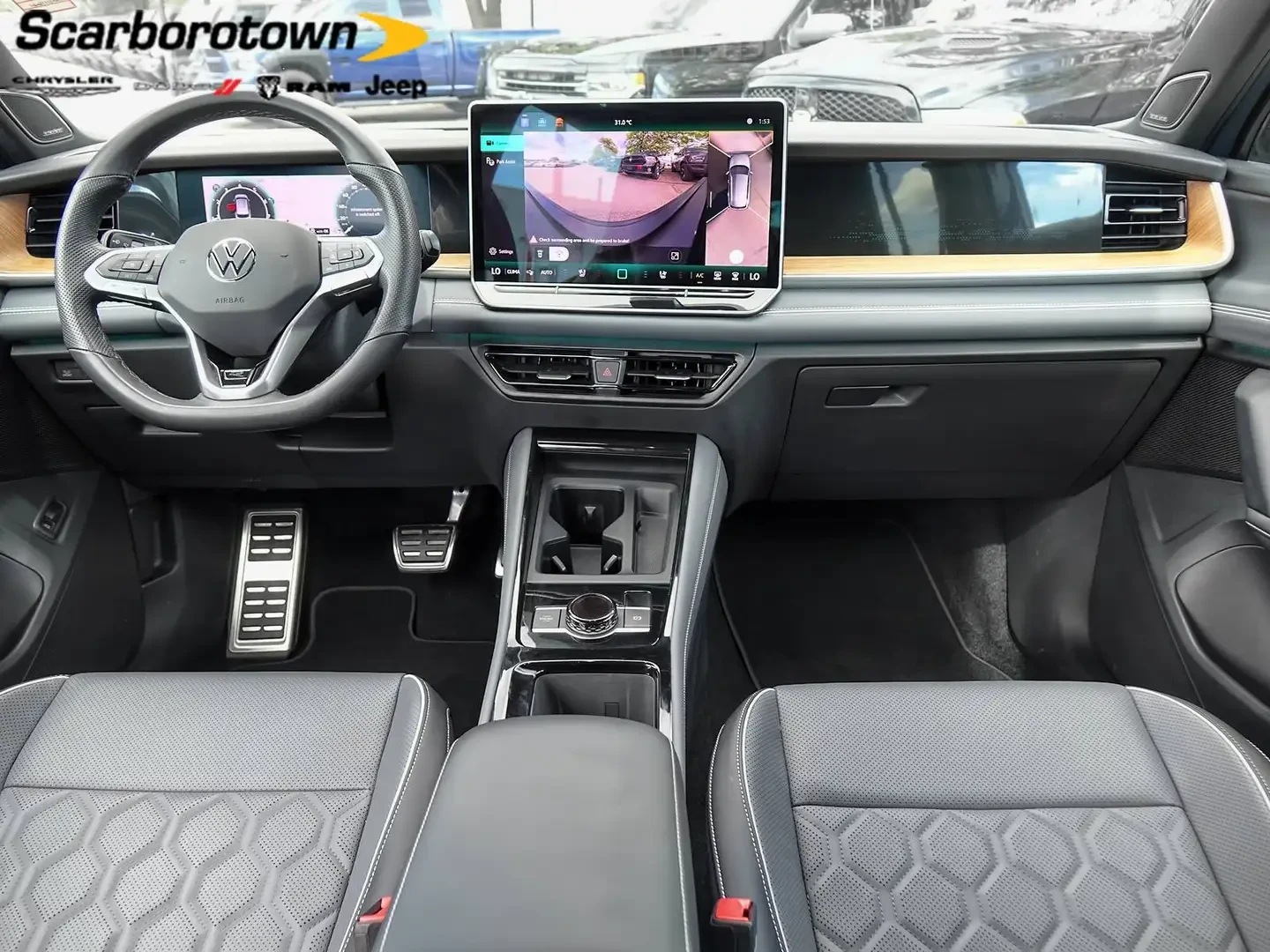 VW Tiguan R-Line | MASSAGE| 360| HEADS UP| ОБДУХВАНЕ, снимка 6 - Автомобили и джипове - 56056538