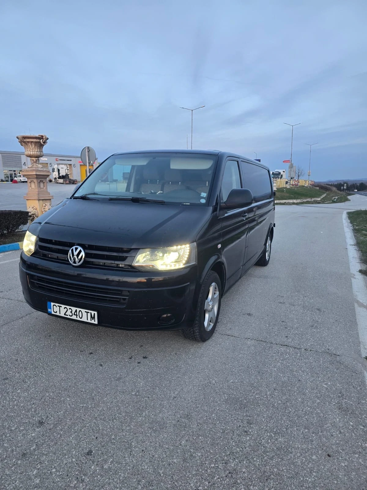 VW Transporter 2.0 TDI 140 HP / СПЕШНО - изображение 2
