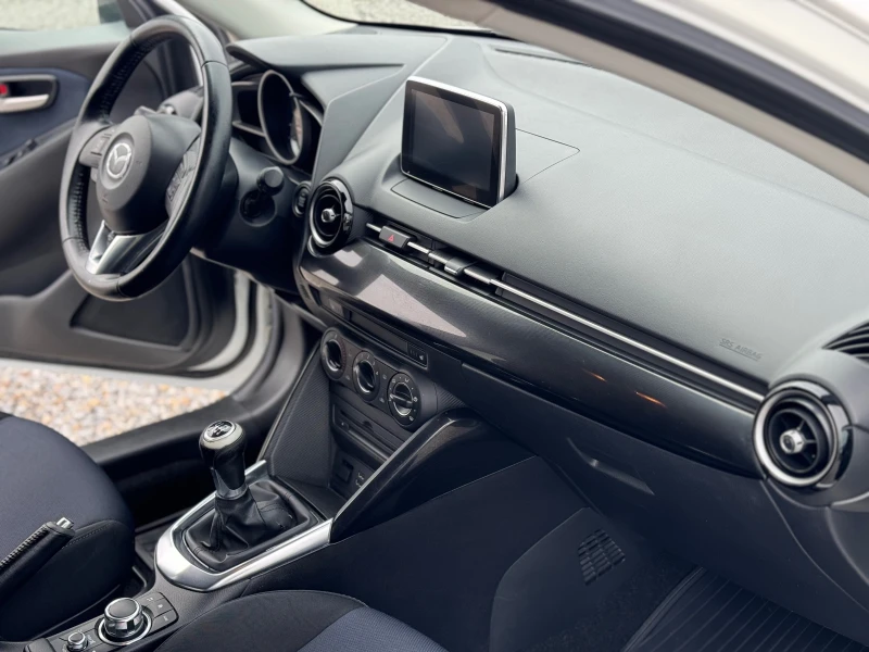 Mazda 2 1.5D* SKYACTIV* NAVI* GERMANY* KLIMA* TOP* , снимка 15 - Автомобили и джипове - 47982672