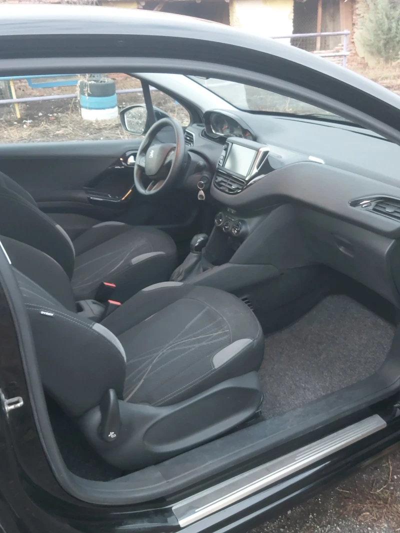 Peugeot 208 1.2 бензин, снимка 8 - Автомобили и джипове - 48620690