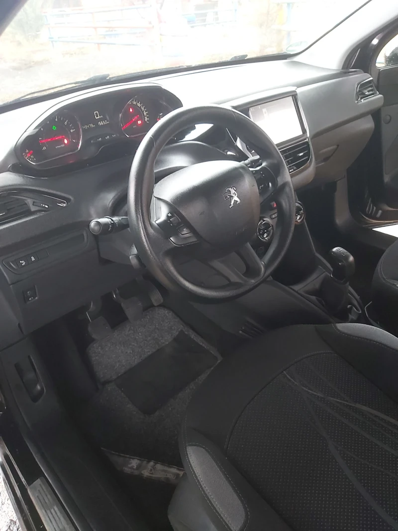 Peugeot 208 1.2 бензин, снимка 11 - Автомобили и джипове - 48620690