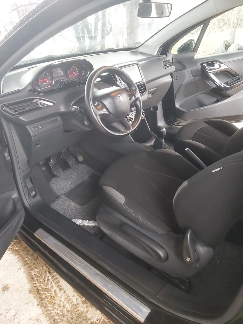 Peugeot 208 1.2 бензин, снимка 13 - Автомобили и джипове - 48620690