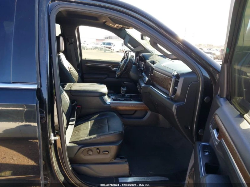 Chevrolet Silverado 6.2L V-8 DI, VVT, 420HP 4X4 Drive, снимка 10 - Автомобили и джипове - 53500798