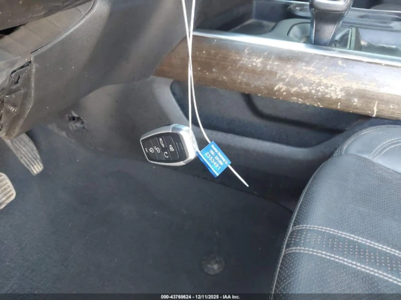 Chevrolet Silverado 6.2L V-8 DI, VVT, 420HP 4X4 Drive, снимка 3 - Автомобили и джипове - 53500798