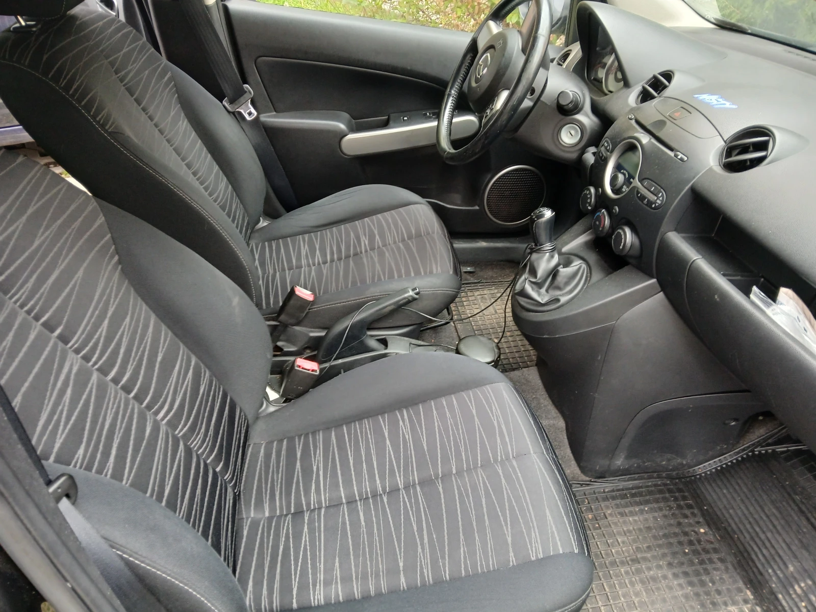 Mazda 2 1.4 TDi - изображение 8