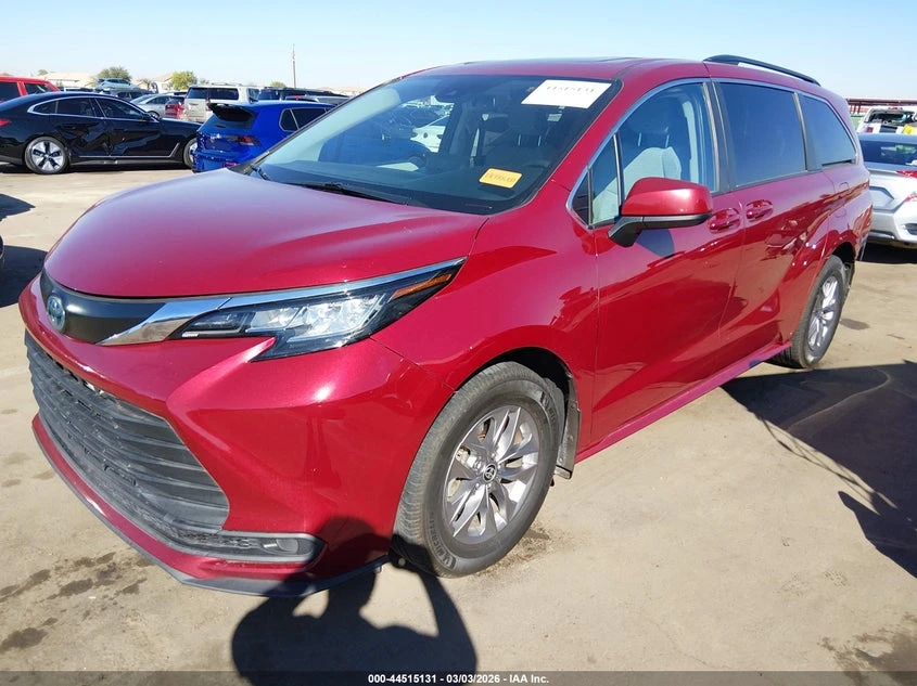 Toyota Sienna 2.5l Le, снимка 2 - Автомобили и джипове - 53937068