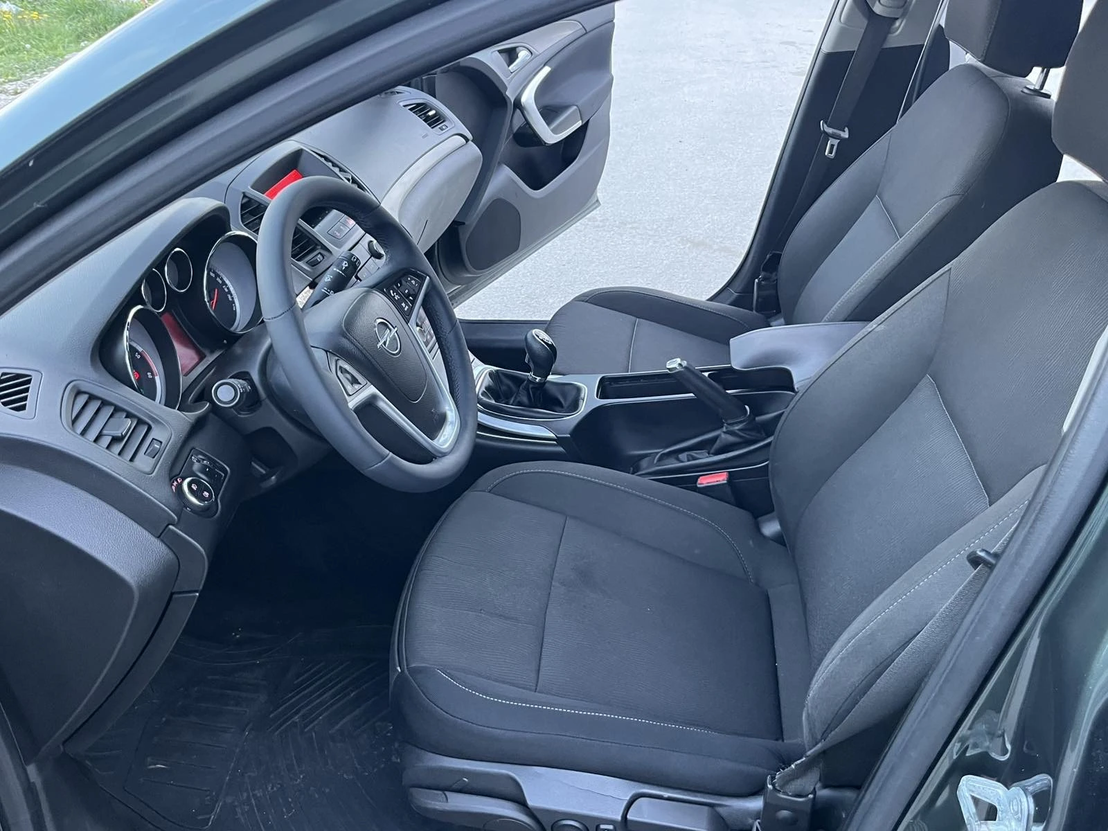 Opel Insignia 2.0CDTI 160кс EURO 5B 6 СКОРОСТИ КСЕНОН АВТОПИЛОТ, снимка 8 - Автомобили и джипове - 54240570