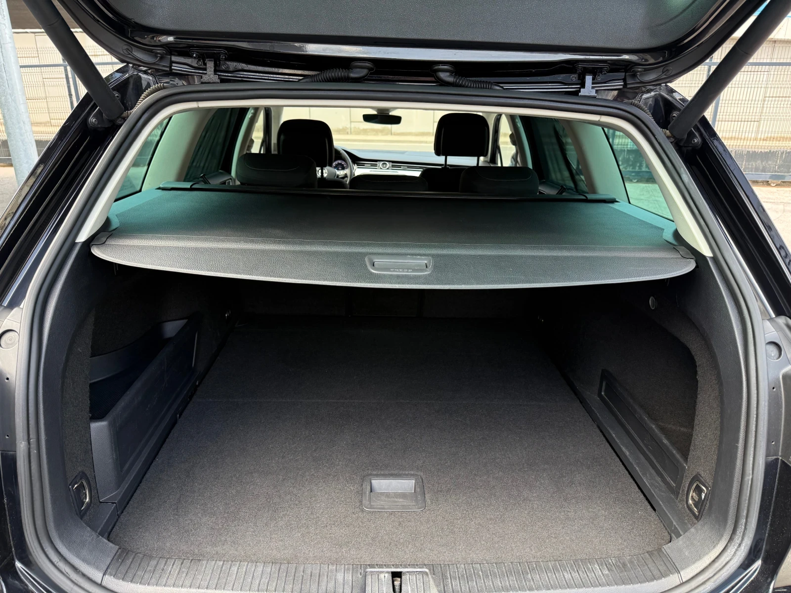 VW Passat 2.0TDI DSG BlueMotion Widescreen NAVI Comfort LED, снимка 17 - Автомобили и джипове - 54668482