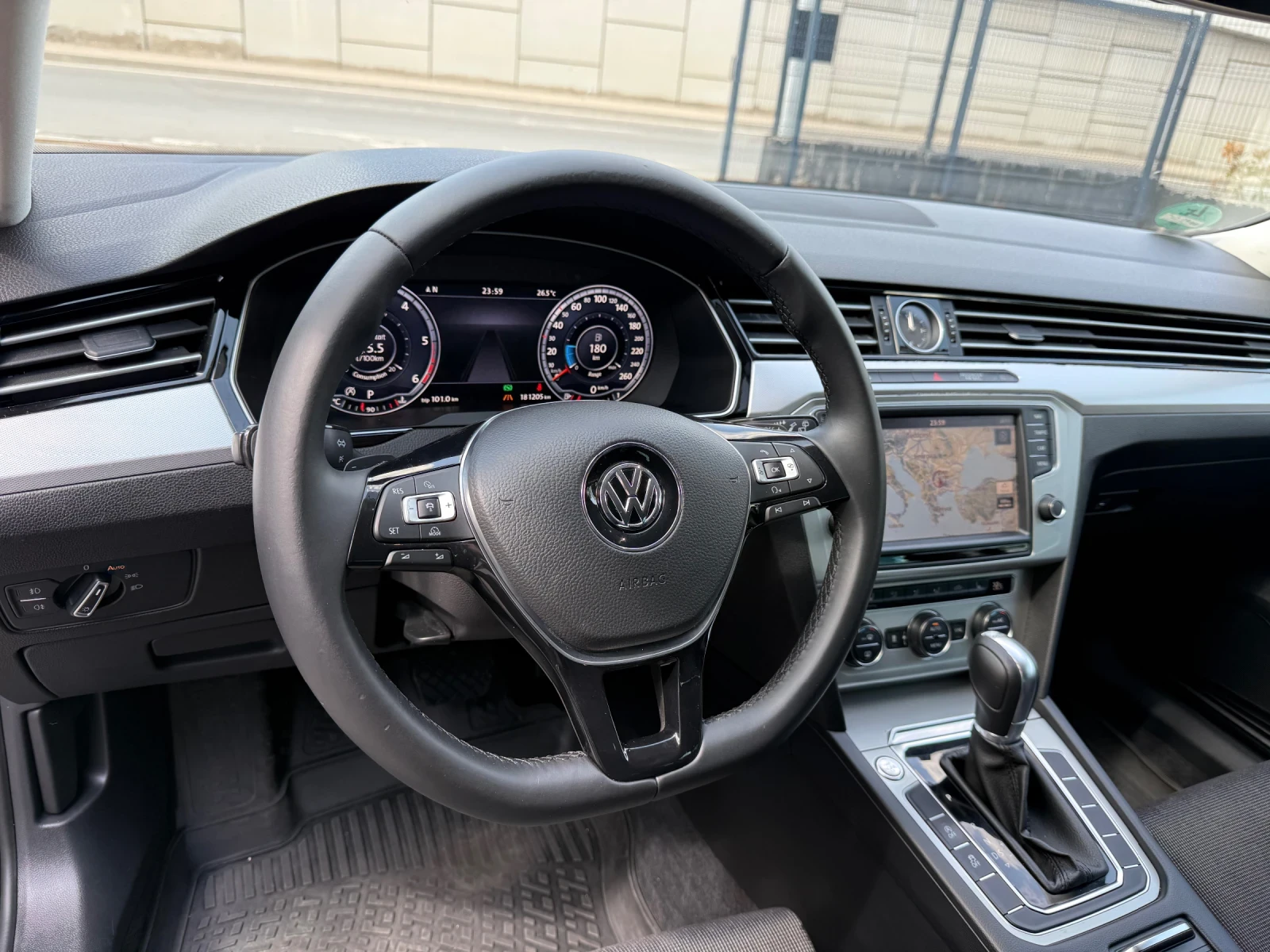 VW Passat 2.0TDI DSG BlueMotion Widescreen NAVI Comfort LED, снимка 9 - Автомобили и джипове - 54668482