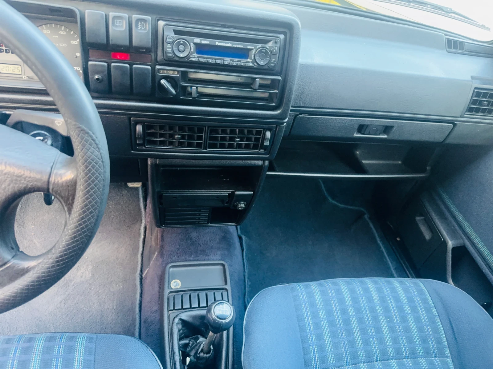 VW Golf 1.8i* 90* , снимка 12 - Автомобили и джипове - 55052244
