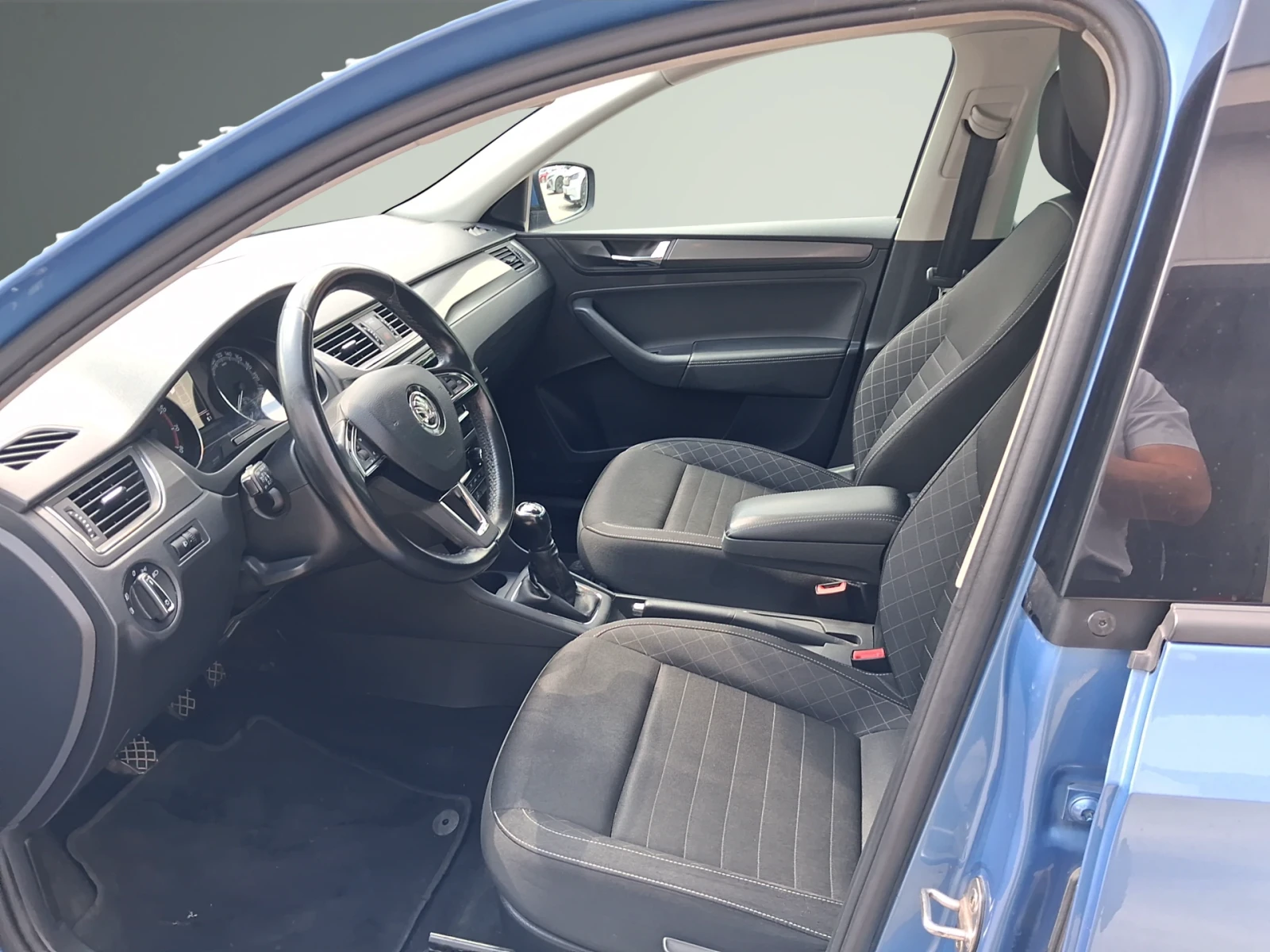 Skoda Rapid Стайл 1, 0 TSI / 70 kW / 95 к.с., 5М, снимка 9 - Автомобили и джипове - 55588636
