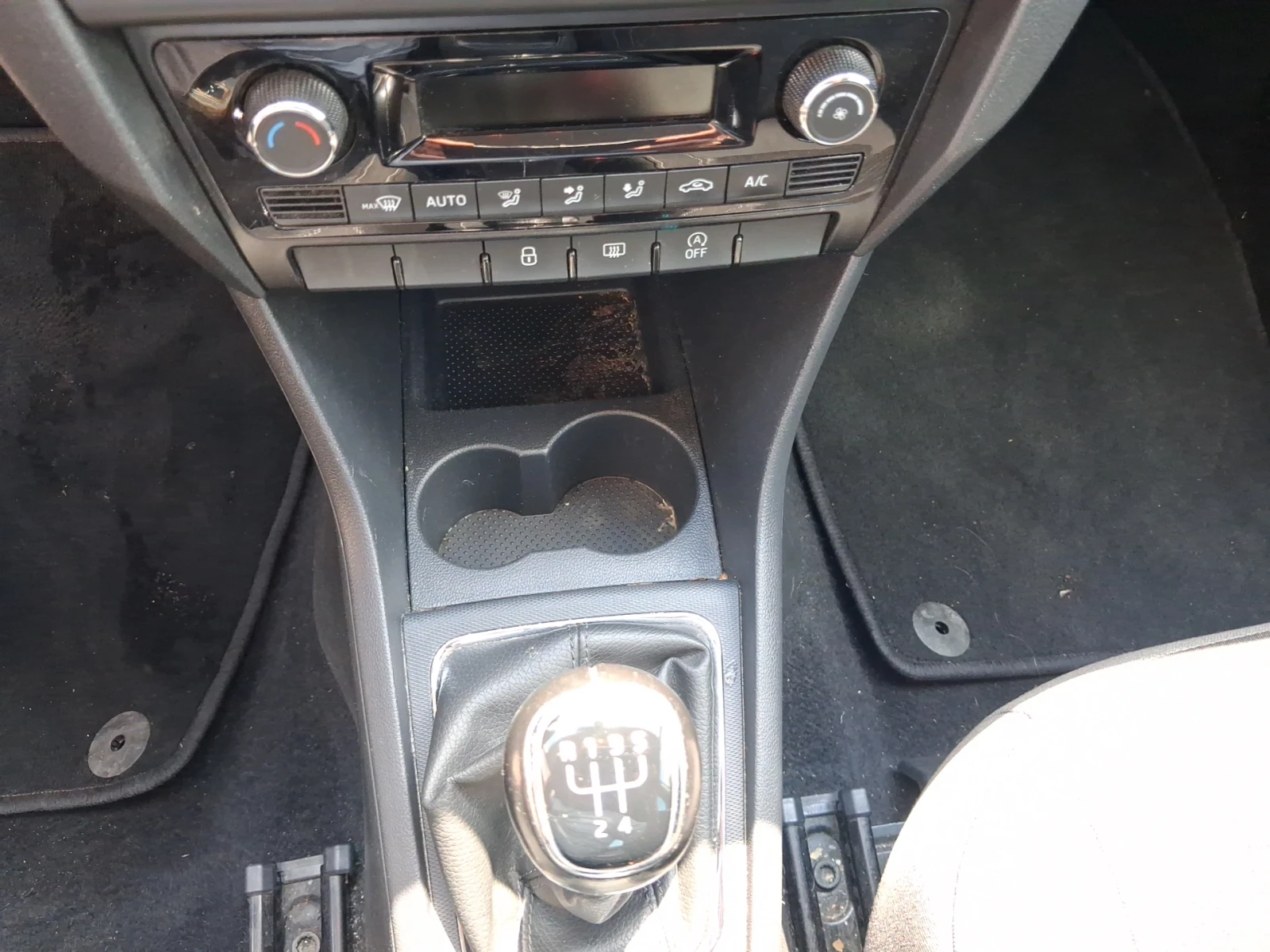 Skoda Rapid Стайл 1, 0 TSI / 70 kW / 95 к.с., 5М, снимка 14 - Автомобили и джипове - 55588636