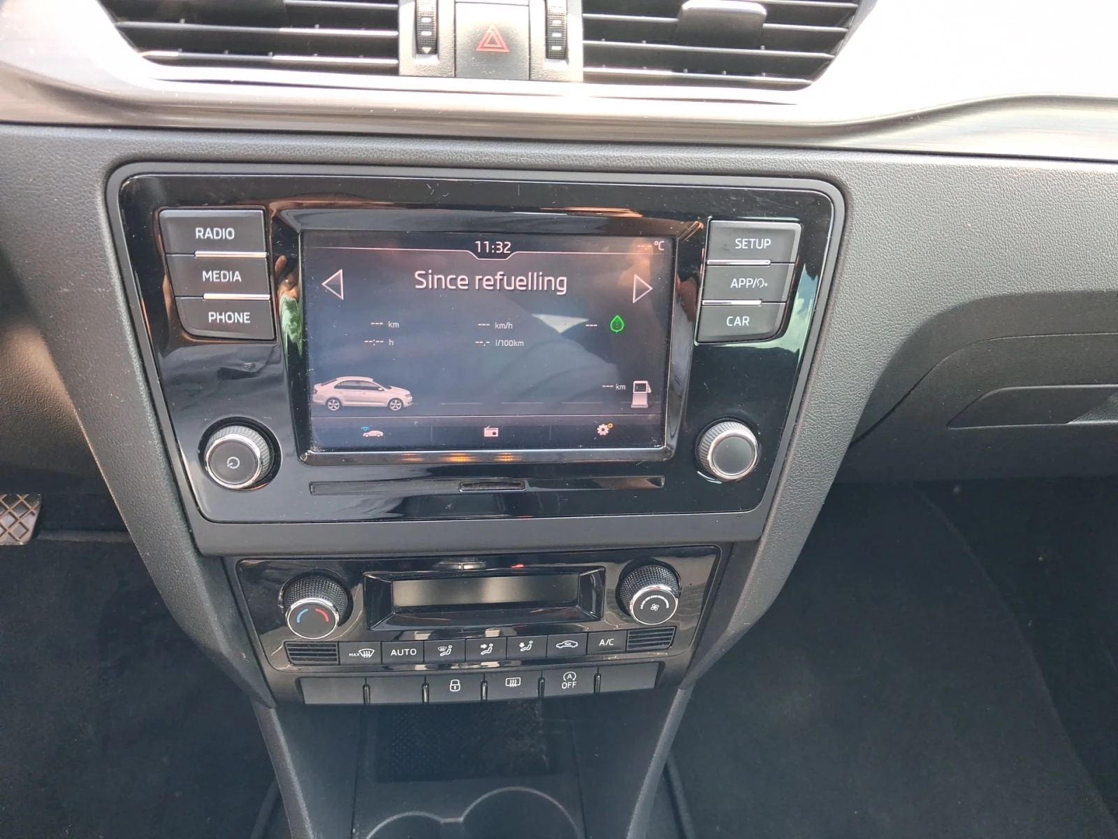 Skoda Rapid Стайл 1, 0 TSI / 70 kW / 95 к.с., 5М, снимка 15 - Автомобили и джипове - 55588636
