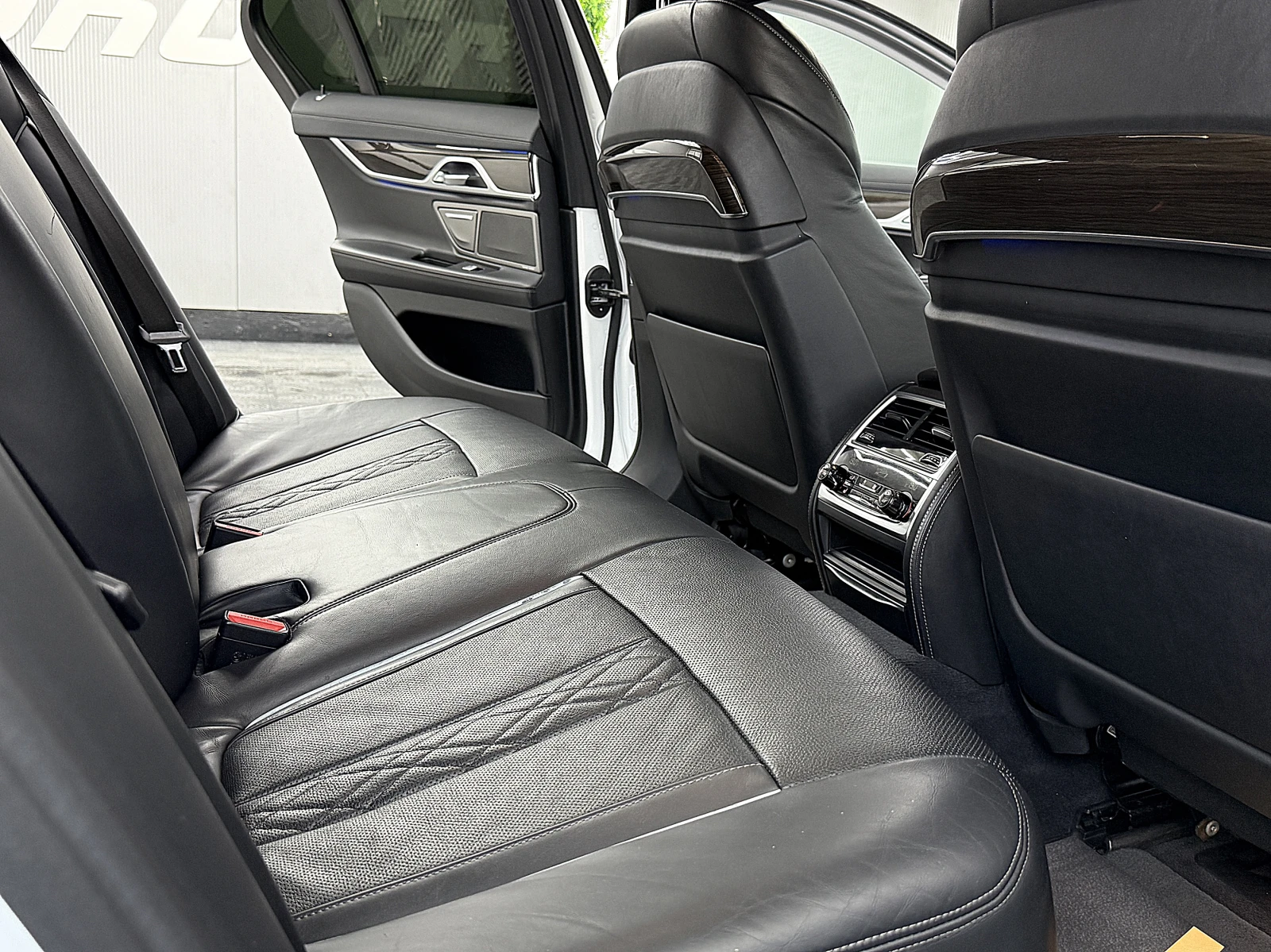 BMW 740 Xdrive/Lazer/M-paket/ГЕРМАНИЯ СОБСТВЕН ЛИЗИНГ, снимка 11 - Автомобили и джипове - 55815425