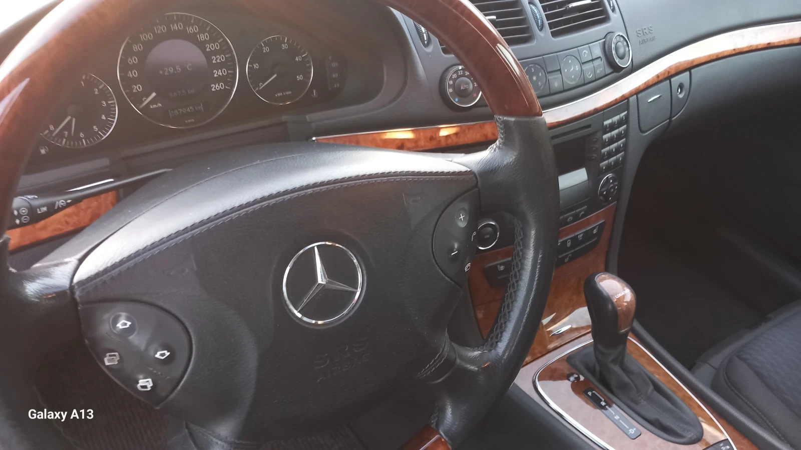 Mercedes-Benz E 320, снимка 7 - Автомобили и джипове - 55965706