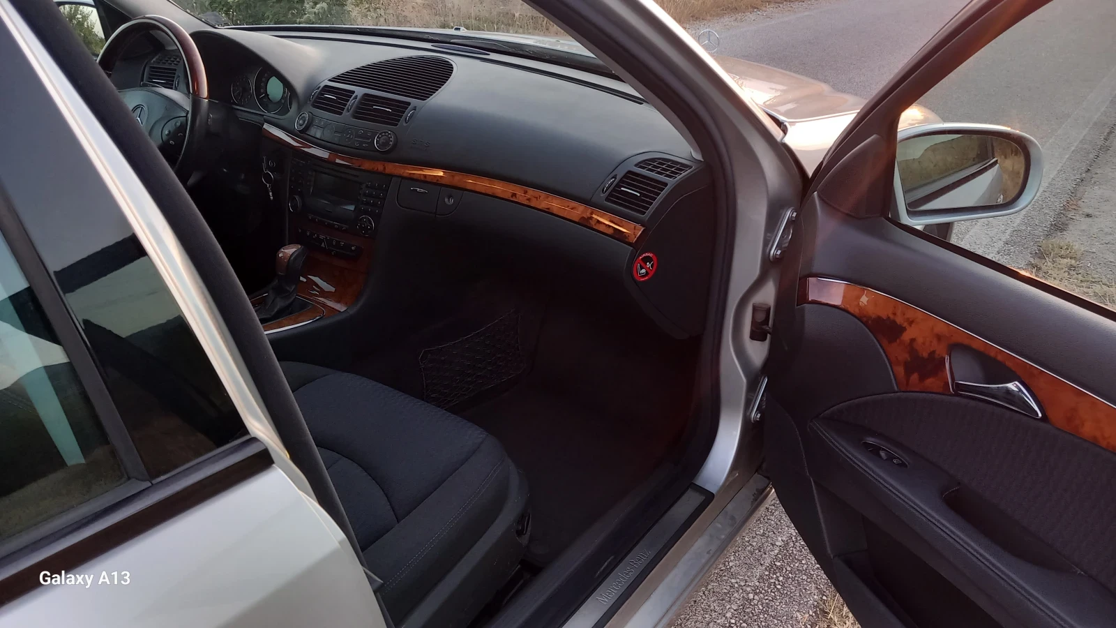 Mercedes-Benz E 320, снимка 10 - Автомобили и джипове - 55965706
