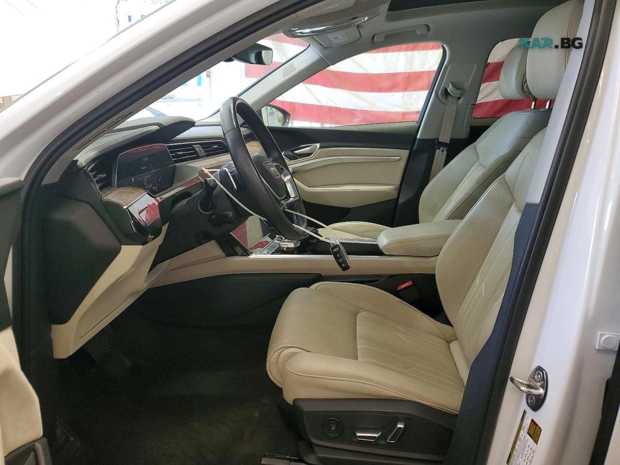 Audi E-Tron PANORAMA* DISTRONIC* 360-CAM* OBDUH* , снимка 8 - Автомобили и джипове - 56648747