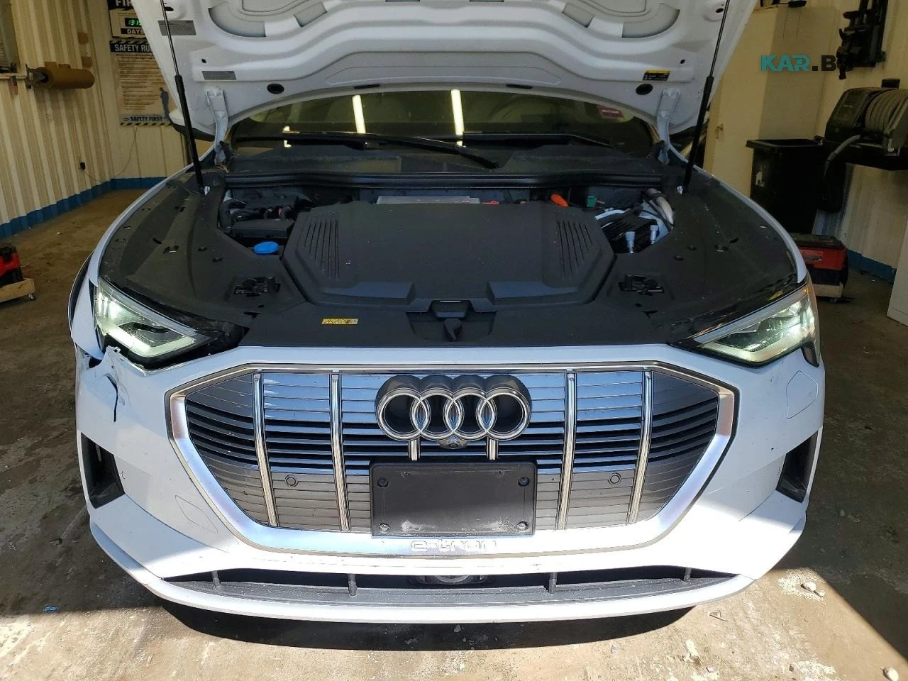 Audi E-Tron PANORAMA* DISTRONIC* 360-CAM* OBDUH* , снимка 7 - Автомобили и джипове - 56648747