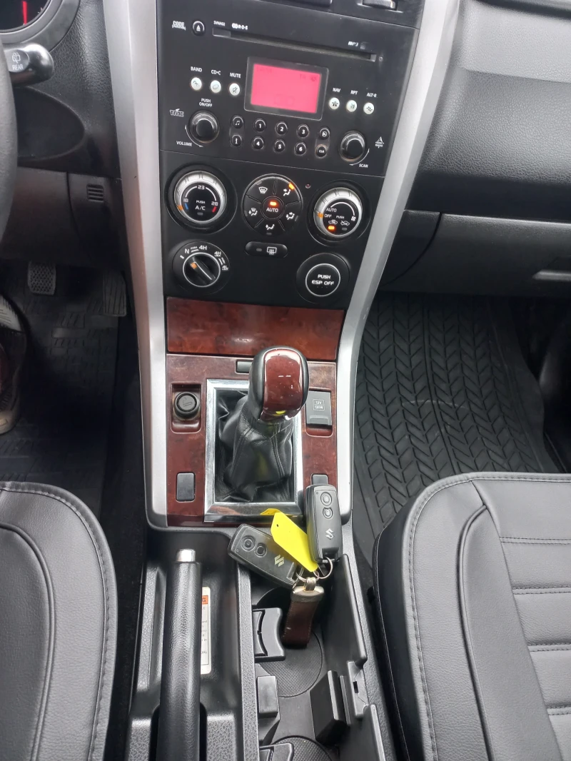 Suzuki Grand vitara 1, 9 DDIS, снимка 13 - Автомобили и джипове - 47473552