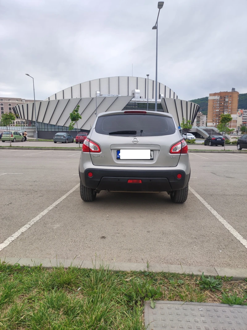 Nissan Qashqai 1.5 DCI, снимка 2 - Автомобили и джипове - 48957424