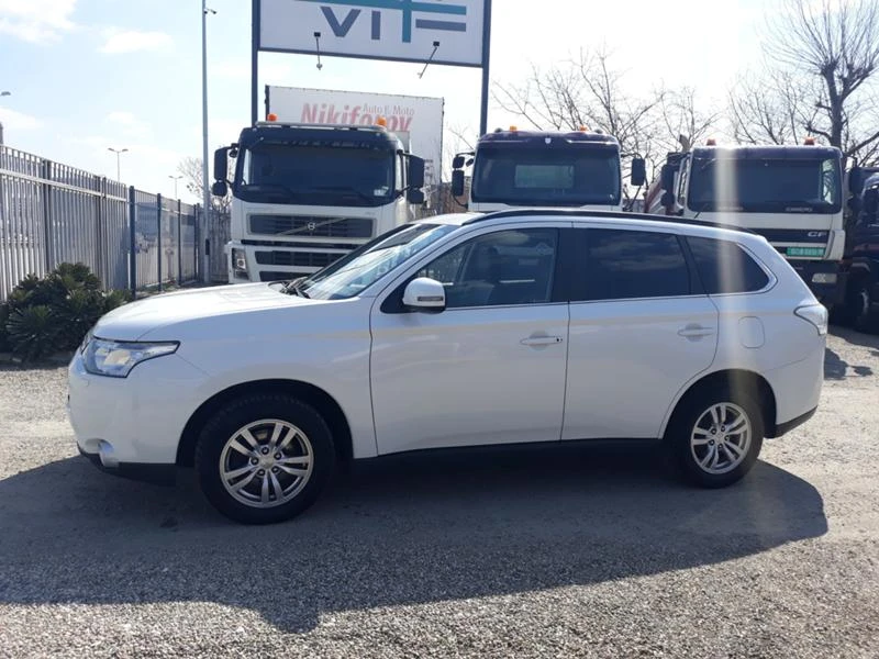 Mitsubishi Outlander 4WD 2.2D 7места, снимка 3 - Автомобили и джипове - 36182921