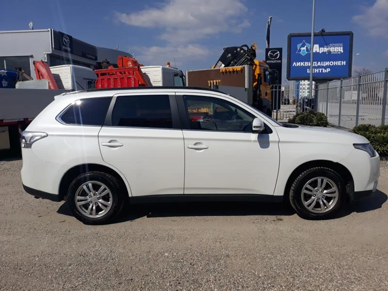 Mitsubishi Outlander 4WD 2.2D 7места, снимка 9 - Автомобили и джипове - 36182921