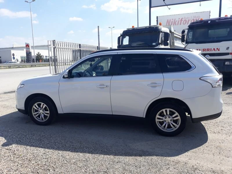 Mitsubishi Outlander 4WD 2.2D 7места, снимка 4 - Автомобили и джипове - 36182921