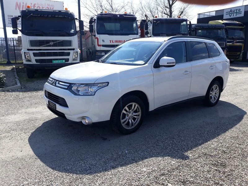 Mitsubishi Outlander 4WD 2.2D 7места, снимка 2 - Автомобили и джипове - 36182921