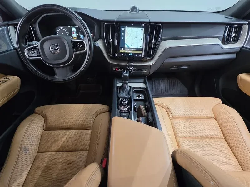Volvo XC60, снимка 7 - Автомобили и джипове - 56356548