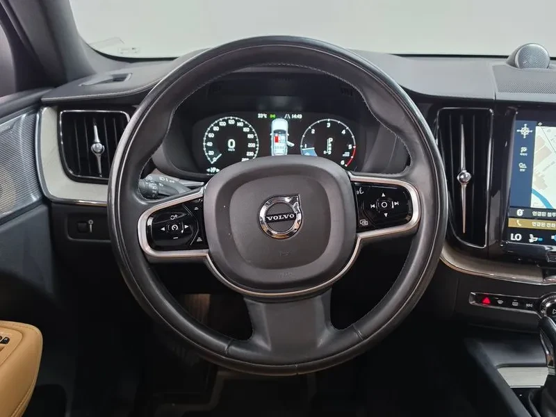 Volvo XC60, снимка 13 - Автомобили и джипове - 56356548