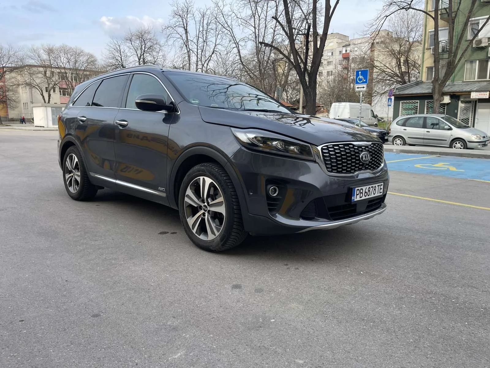 Kia Sorento Facelift 2.2 CRDi Platinum Edition 44000 km, снимка 2 - Автомобили и джипове - 53929290