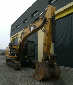 Багер Cat 323ELN, снимка 1