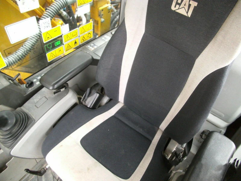 Багер Cat 323ELN, снимка 13 - Индустриална техника - 53347721