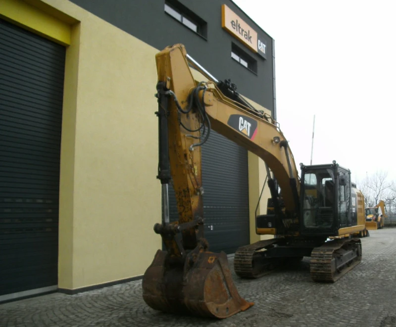 Багер Cat 323ELN, снимка 2 - Индустриална техника - 53347721