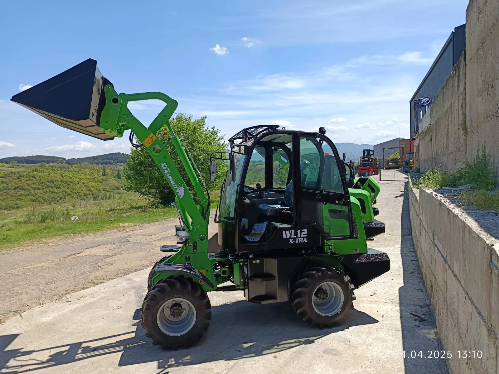 Телескопични товарачи Komatsu МАМУТ X -TRA - изображение 3