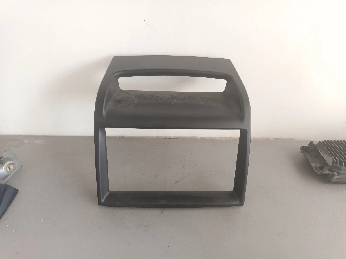 Централна конзола киа карнивал 2.9д седона 