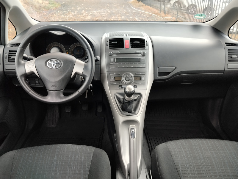 Toyota Auris 1.4 VVT-i , снимка 16 - Автомобили и джипове - 46472401