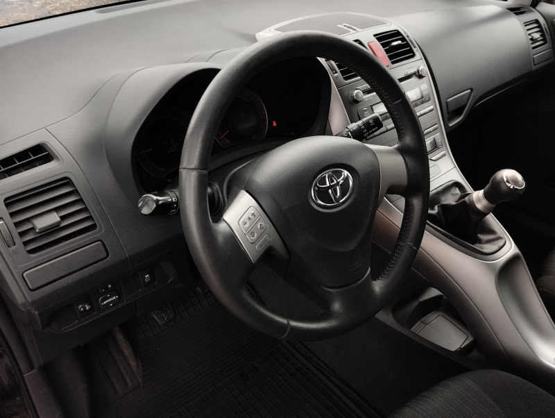 Toyota Auris 1.4 VVT-i , снимка 12 - Автомобили и джипове - 42620805
