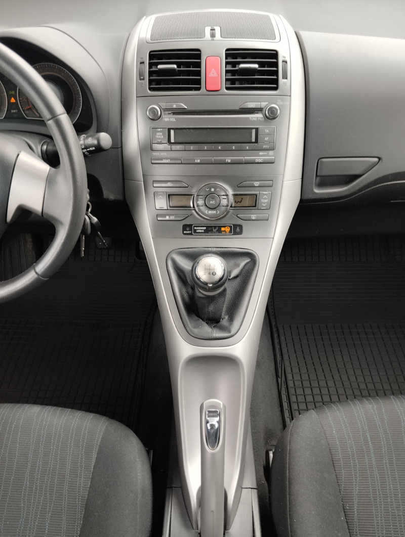 Toyota Auris 1.4 VVT-i , снимка 15 - Автомобили и джипове - 42620805